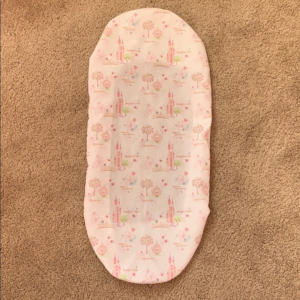 Fitted Disney bassinet sheet